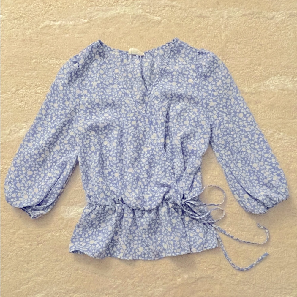 Sienna Sky faux wrap too in blue floral. Size: S